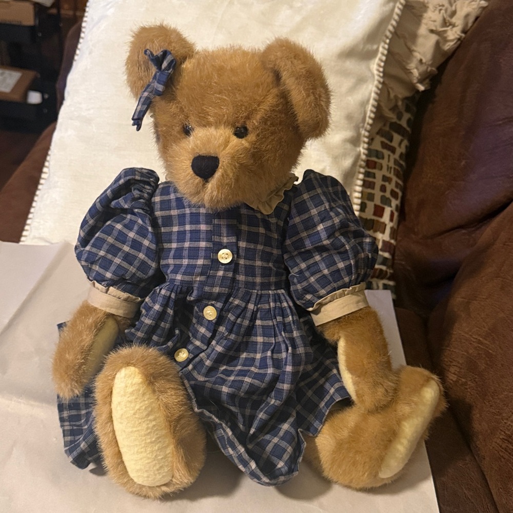 Vintage Courtney Boyd's Bear 16" 2000 Edition #912021 Blue Plaid Dress/Bow Pose